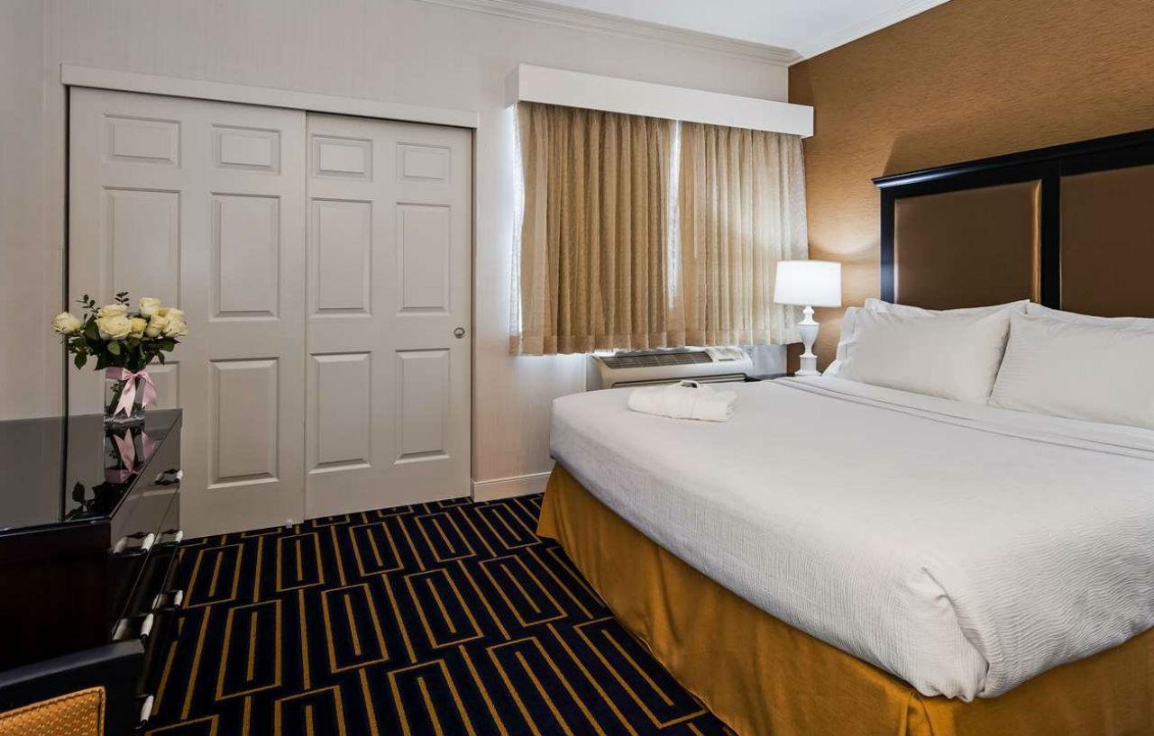 Best Western Plus Palm Court Hotel Davis Exteriör bild