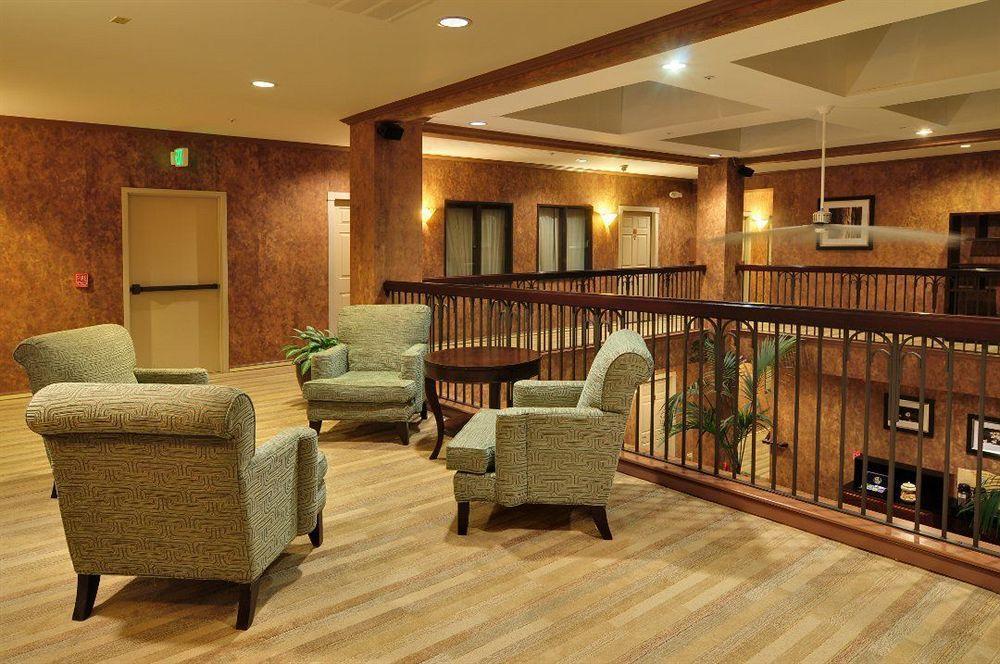 Best Western Plus Palm Court Hotel Davis Exteriör bild