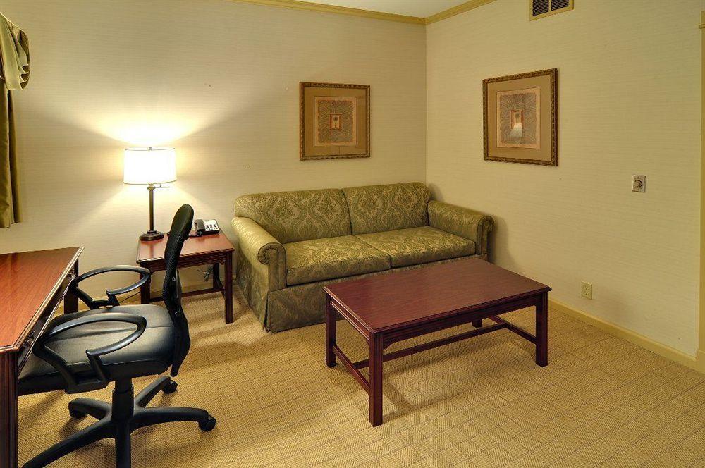 Best Western Plus Palm Court Hotel Davis Exteriör bild