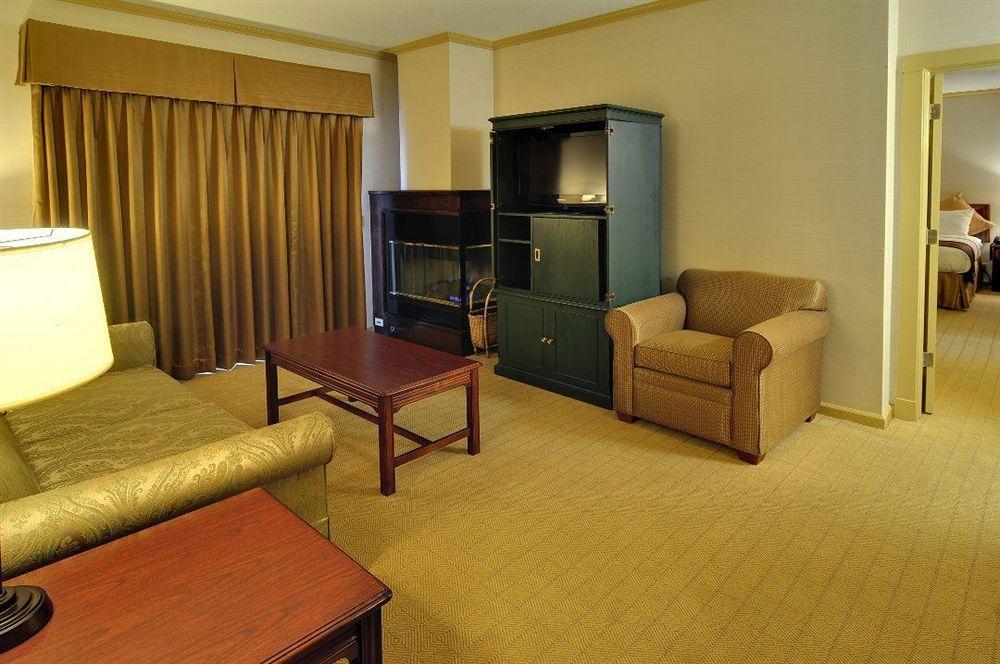 Best Western Plus Palm Court Hotel Davis Exteriör bild