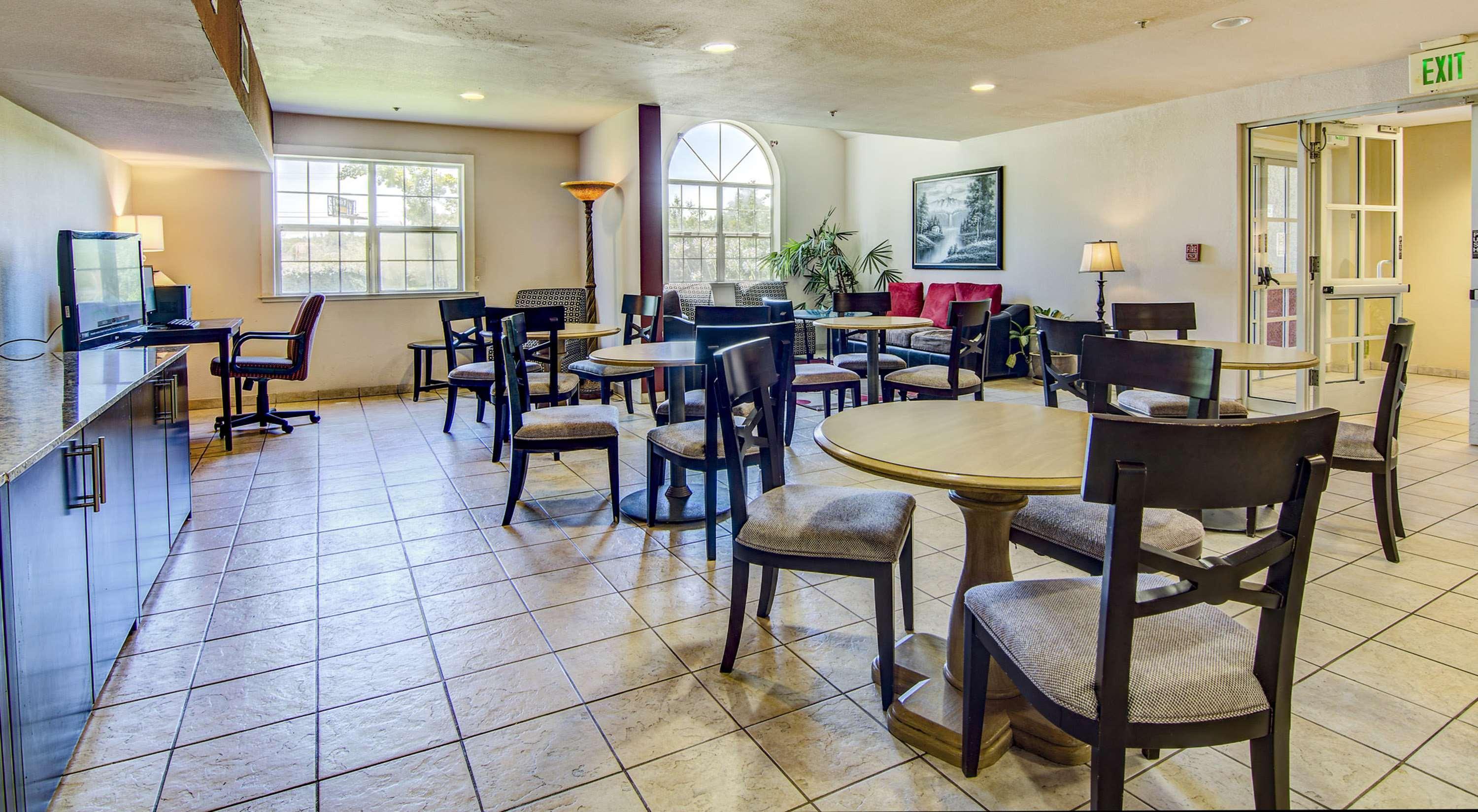 Best Western Plus Palm Court Hotel Davis Exteriör bild