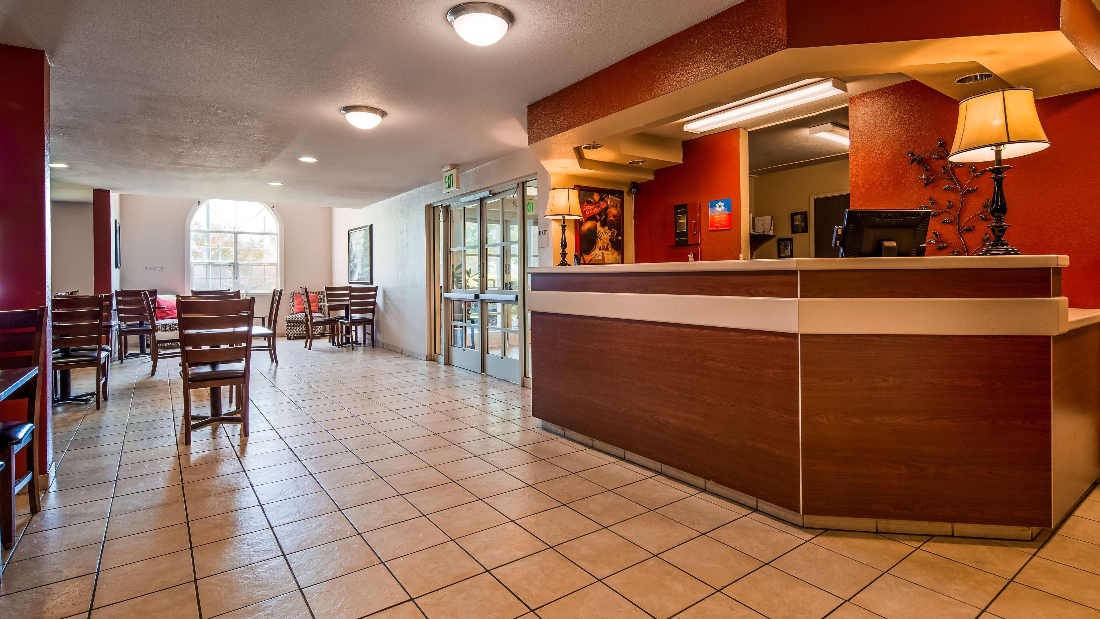 Best Western Plus Palm Court Hotel Davis Exteriör bild