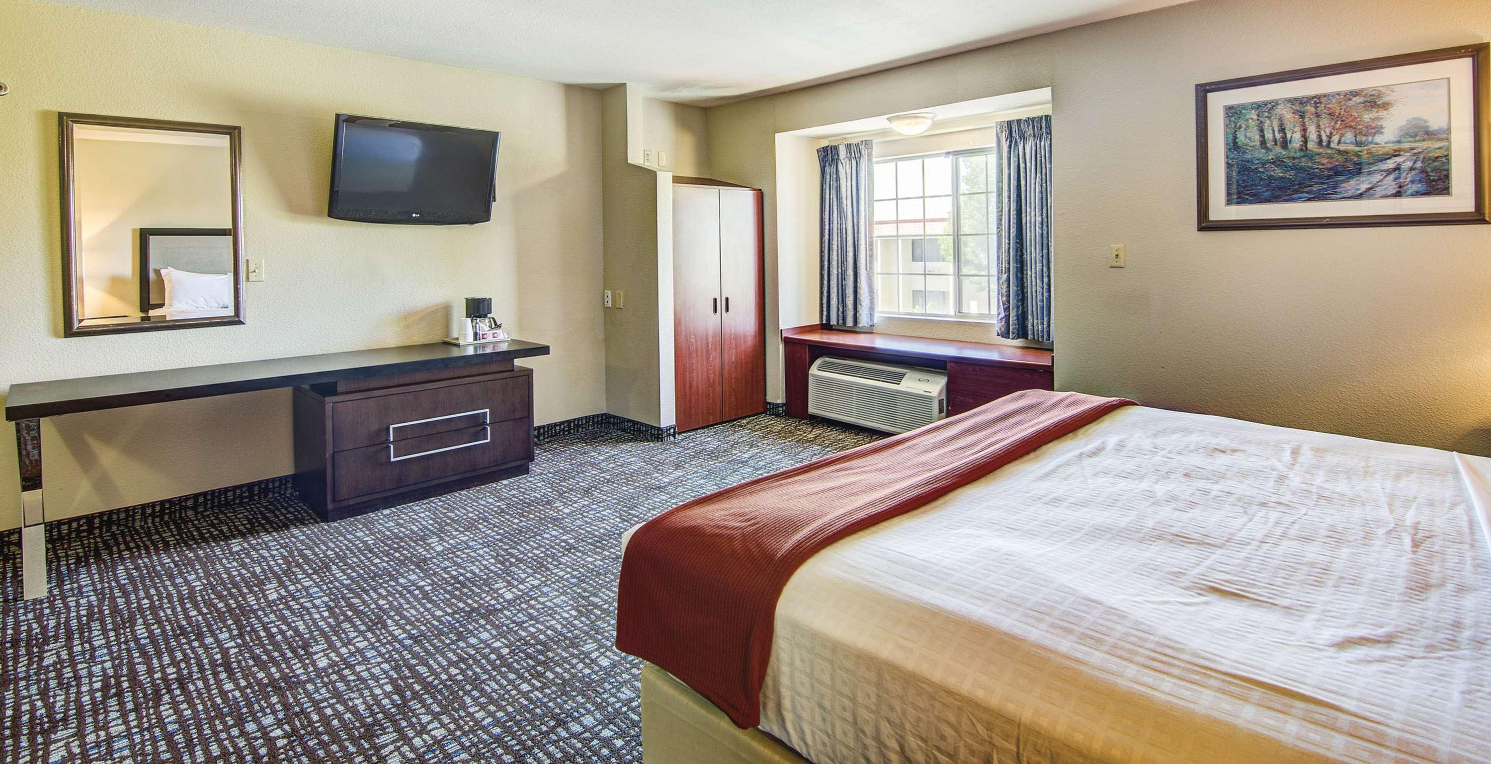 Best Western Plus Palm Court Hotel Davis Exteriör bild