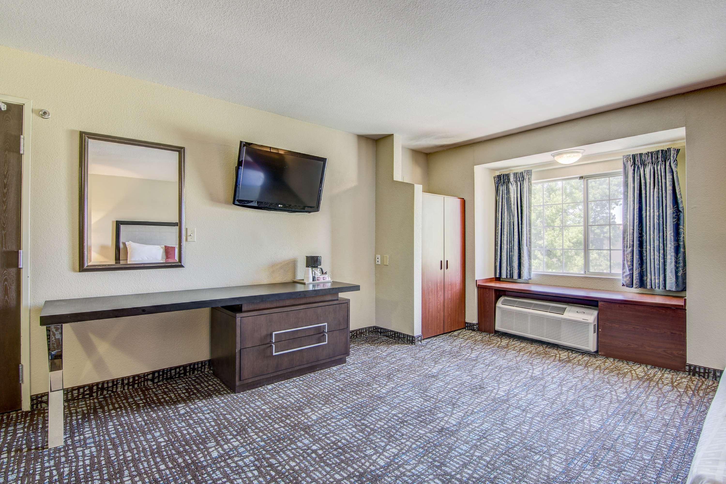 Best Western Plus Palm Court Hotel Davis Exteriör bild