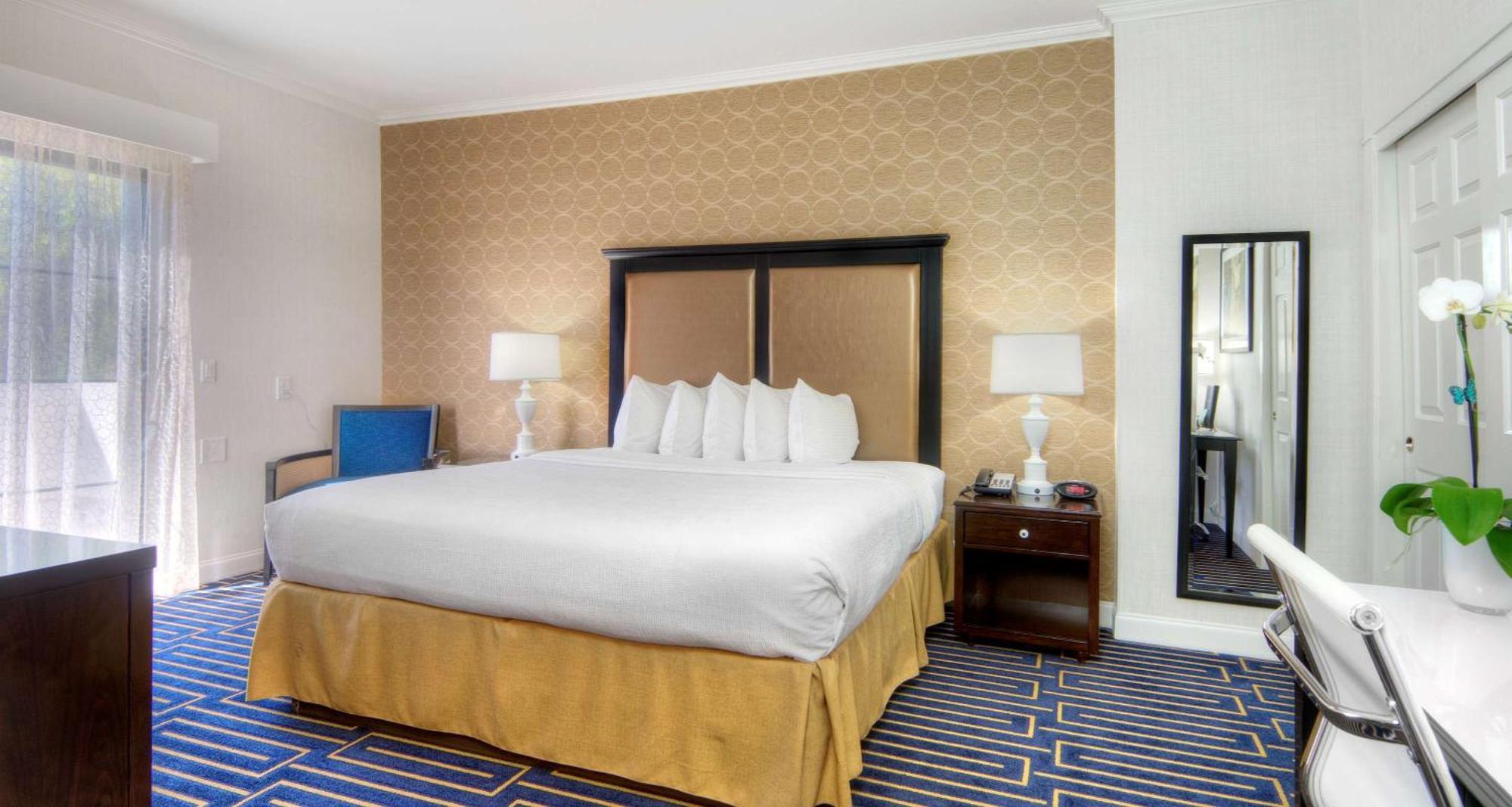Best Western Plus Palm Court Hotel Davis Exteriör bild