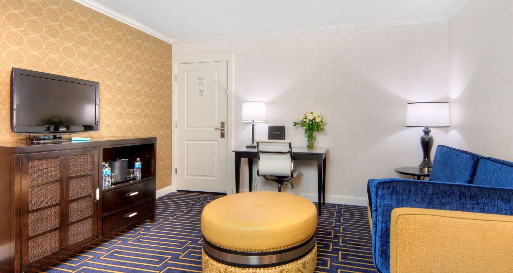 Best Western Plus Palm Court Hotel Davis Exteriör bild