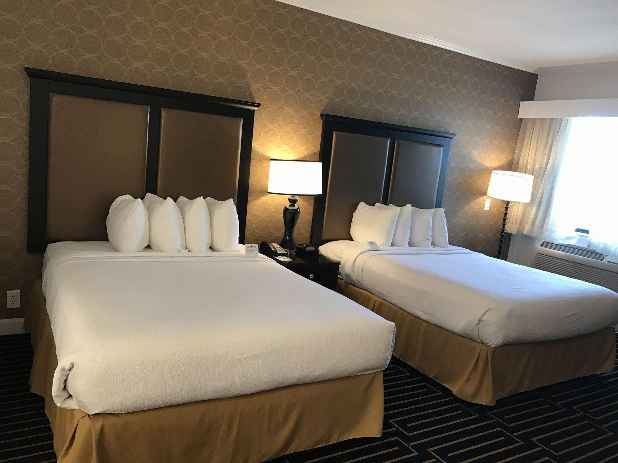 Best Western Plus Palm Court Hotel Davis Exteriör bild