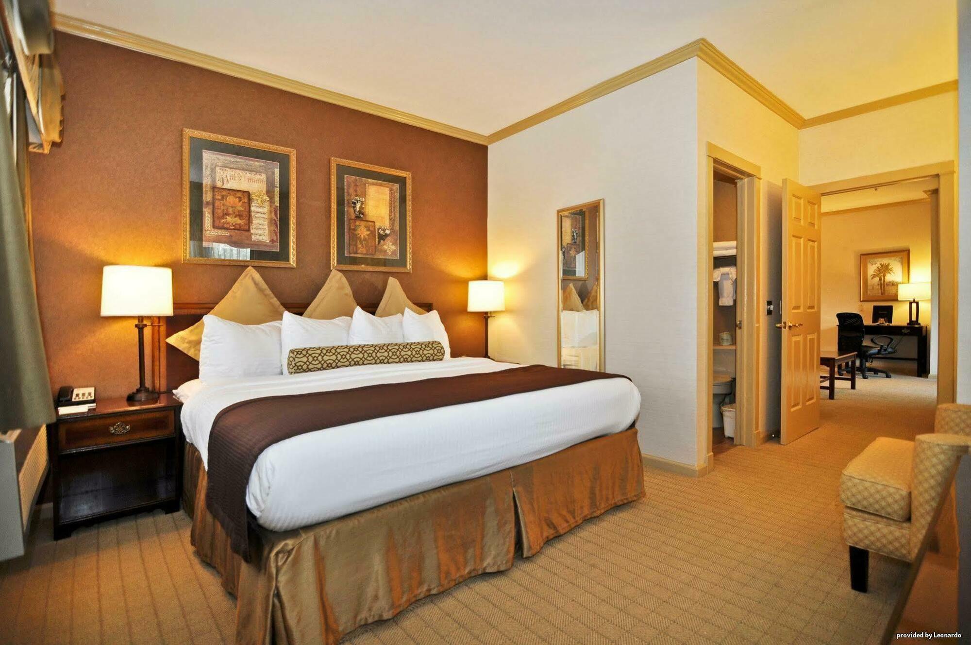 Best Western Plus Palm Court Hotel Davis Exteriör bild